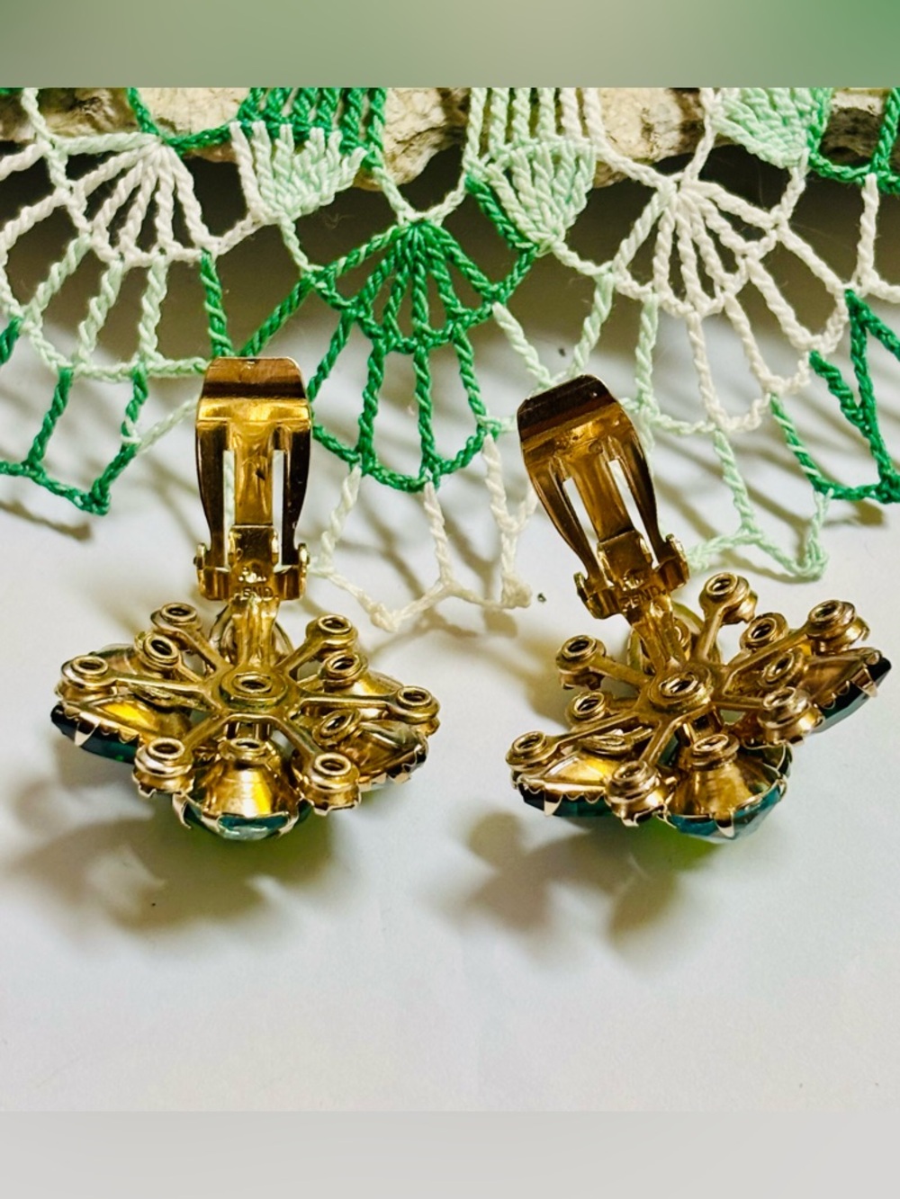 Vintage Judy Lee Unsigned Floral Green Blue Rhinestone Gold Clip Earrings - Picture 6 of 6